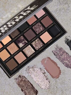 HUDA BEAUTY PRETTY GRUNGE EYESHADOW PALETTE